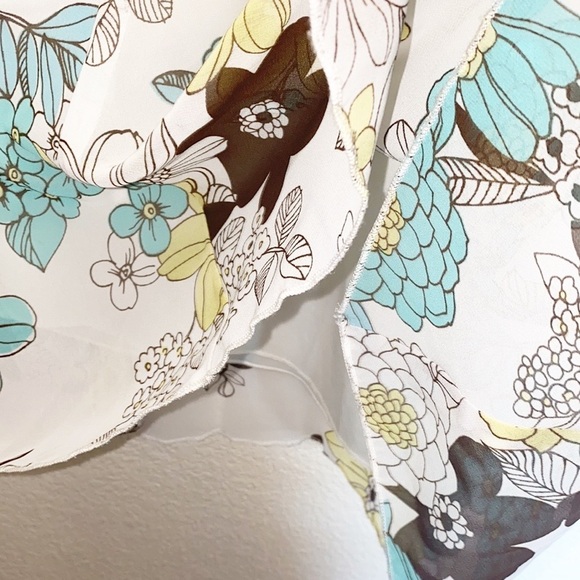 Michele White Floral Asymmetrical Summery Skirt - Picture 4 of 9